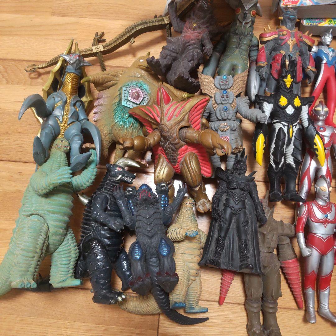 ウルトラマンソフビ 約30体、図鑑セットおまとめ売り