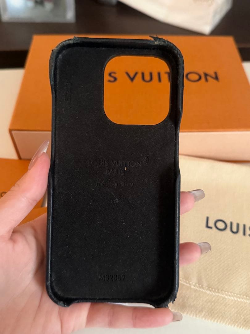LOUIS VUITTON iPhone15Pro用ケース モノグラム