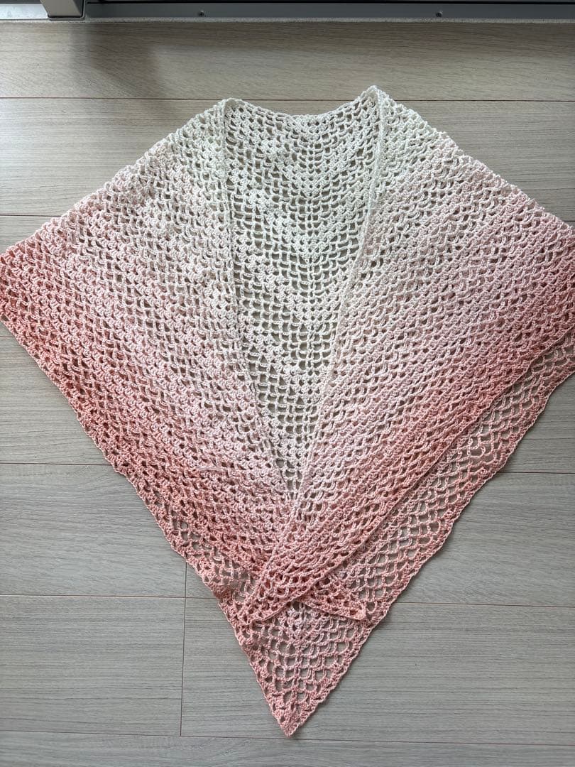 新品未使用　ハンドメイドグラデーション レース編み三角ショール