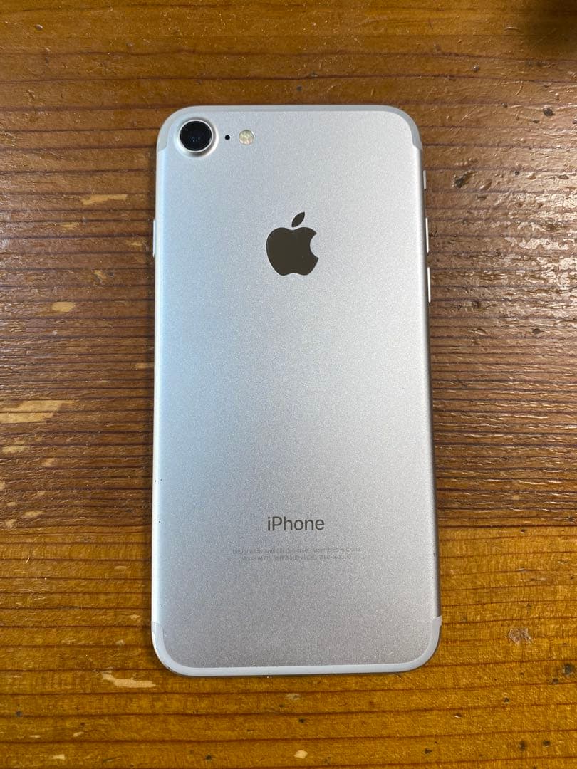 iPhone 7 silver 128GB SIMフリー