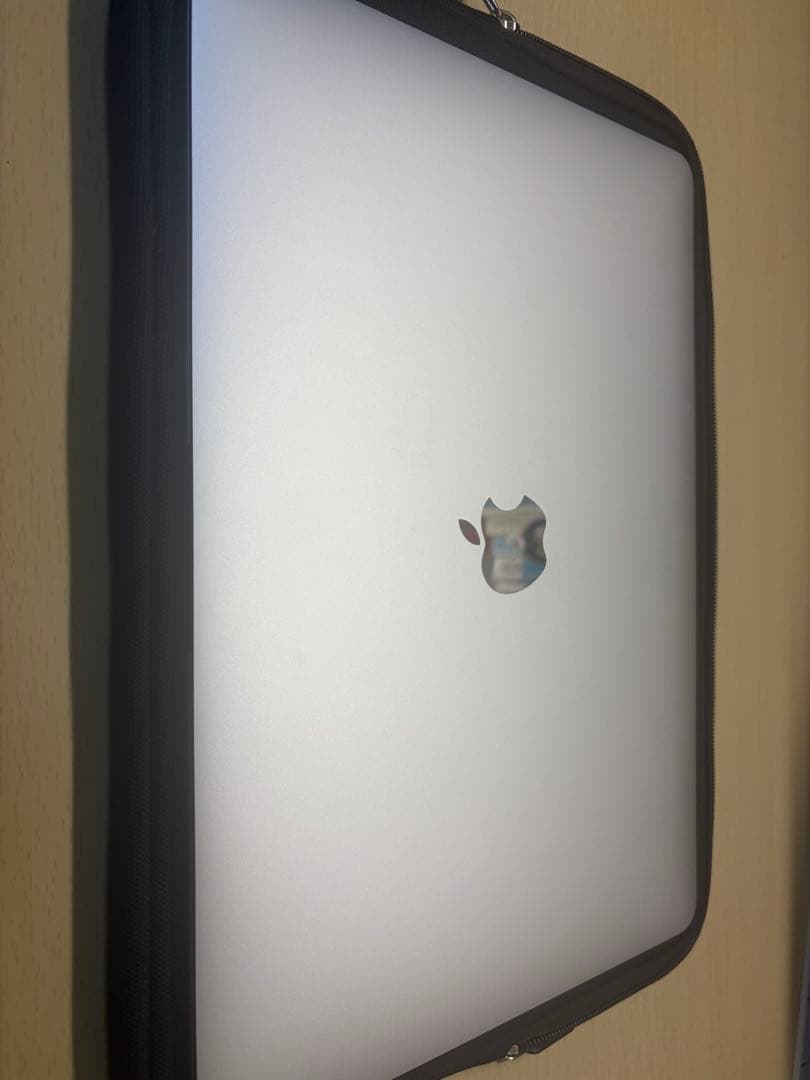 MacBook Air A2179 8GB/256GB 美品・充放電70回