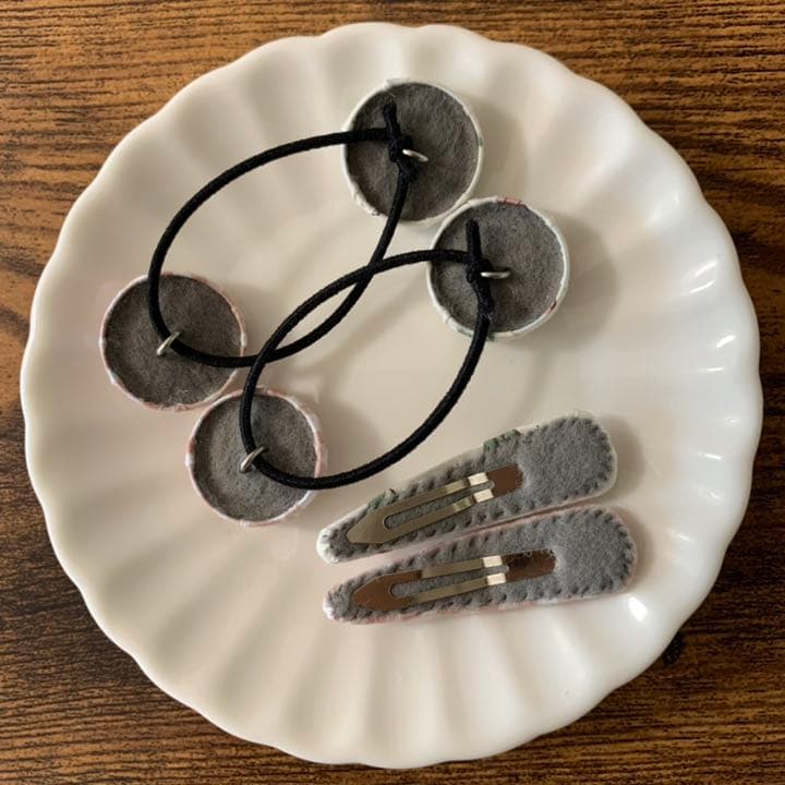 【102】リバティプリント使用　ハンドメイド　ヘアゴム　ヘアピン　4個セット