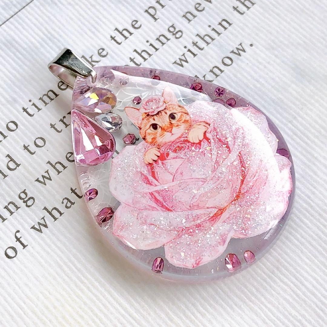 同梱値引100円❤️No.2471 レジン ペンダントトップ 猫 ネコ ねこ ♡