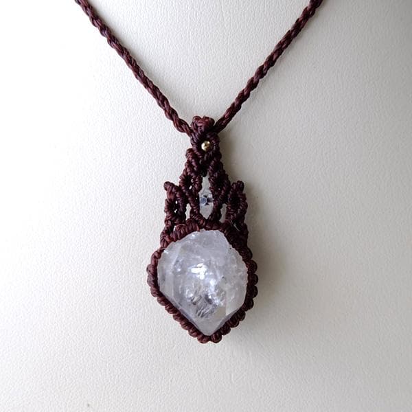 両剣水晶原石 マクラメ編みペンダント （男女兼用可天然石アクセサリー） 3118