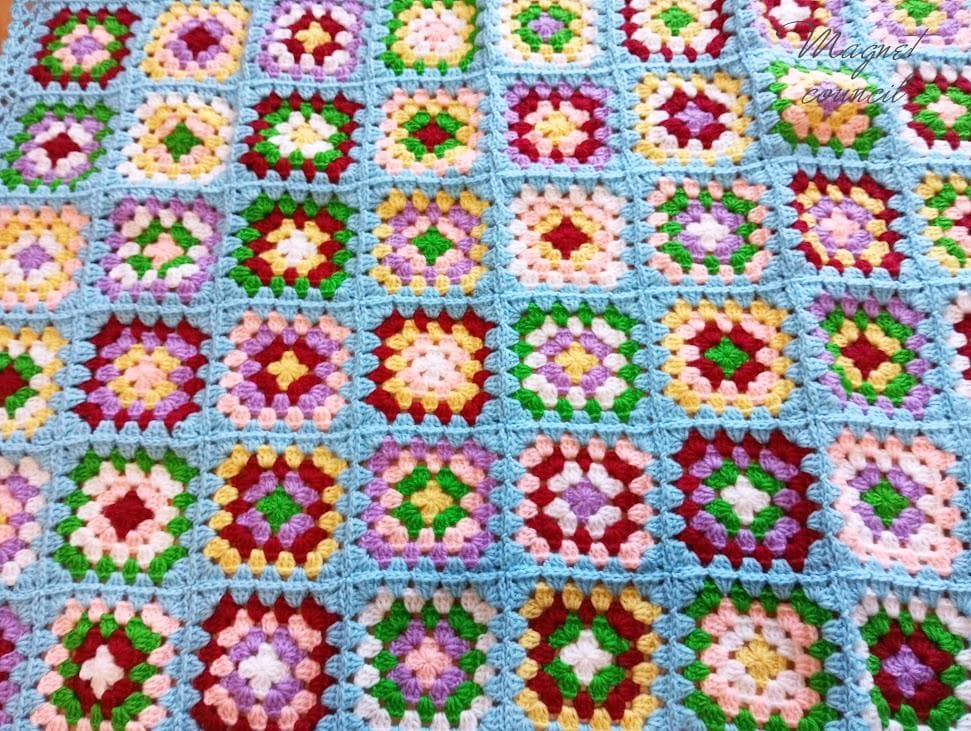 ハンドメイド　グラニースクエアブランケット（ライトブルー）
