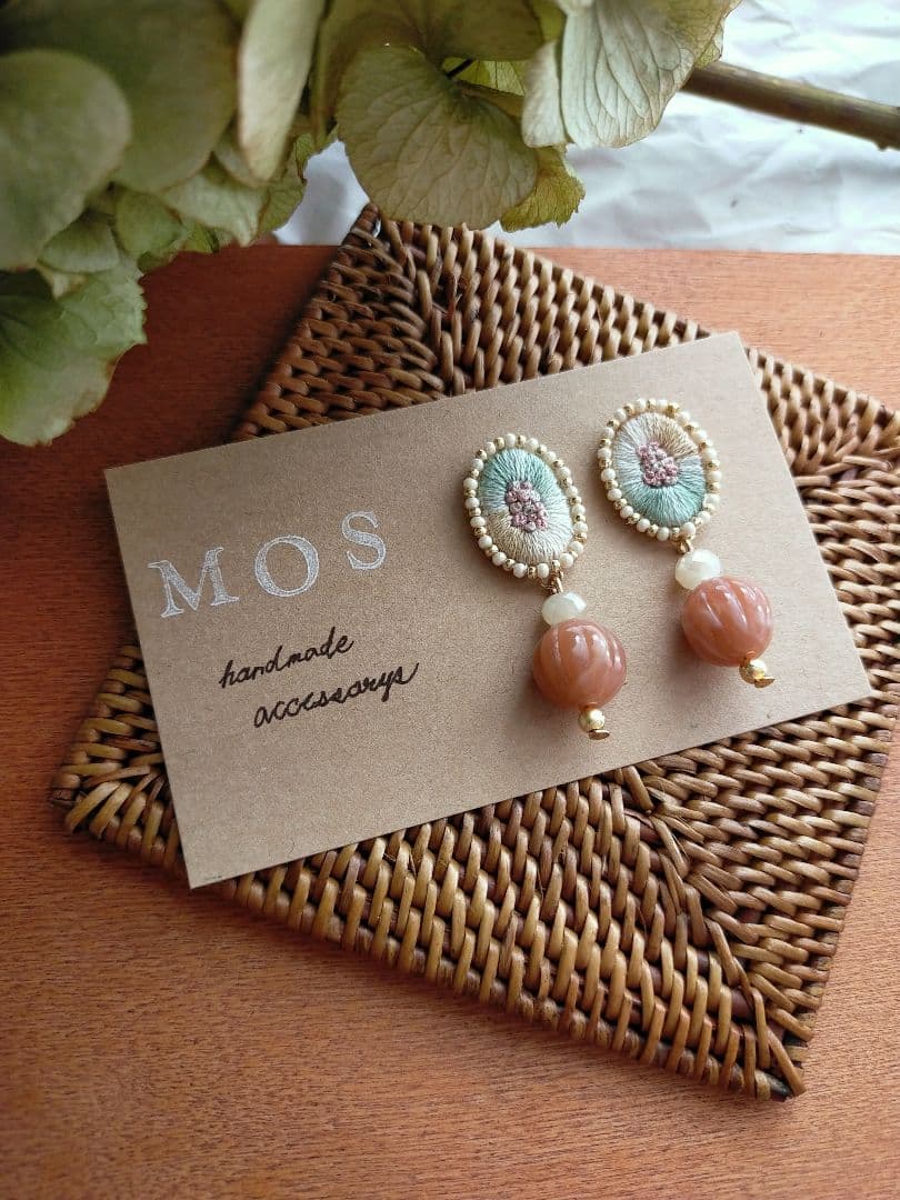MOS✳　手刺繍アクセサリー　ピアス　イヤリング