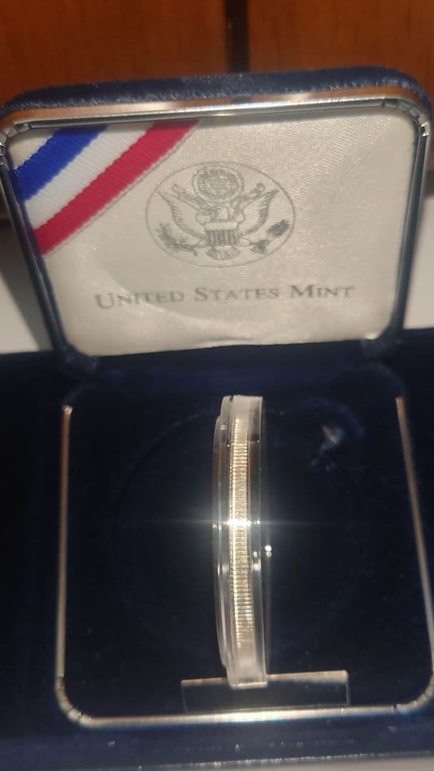 カ*ス様 2001年 U.S. Capitol 記念銀貨硬貨　１ドル銀貨　説明書