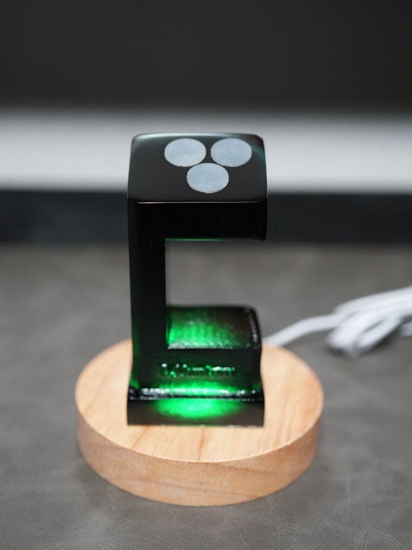 漆黒のUSAデイトナビーチ到達記念ムントル（台座 クロス シール付属） 時計置き