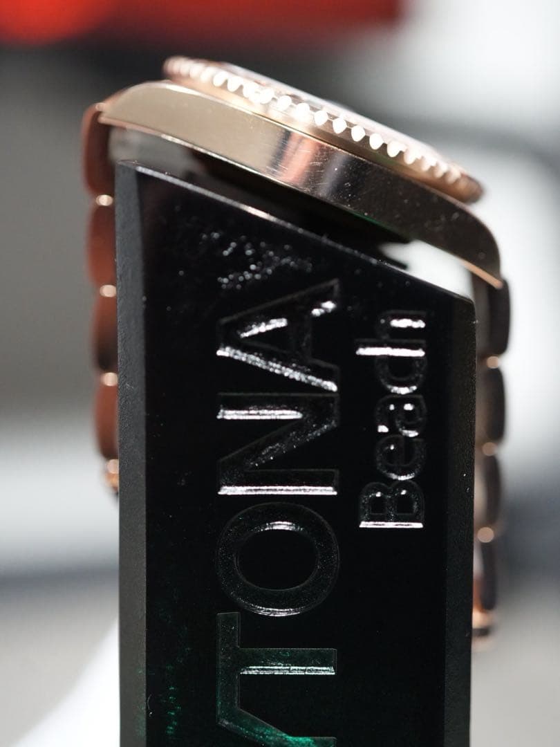 漆黒のUSAデイトナビーチ到達記念ムントル（台座 クロス シール付属） 時計置き