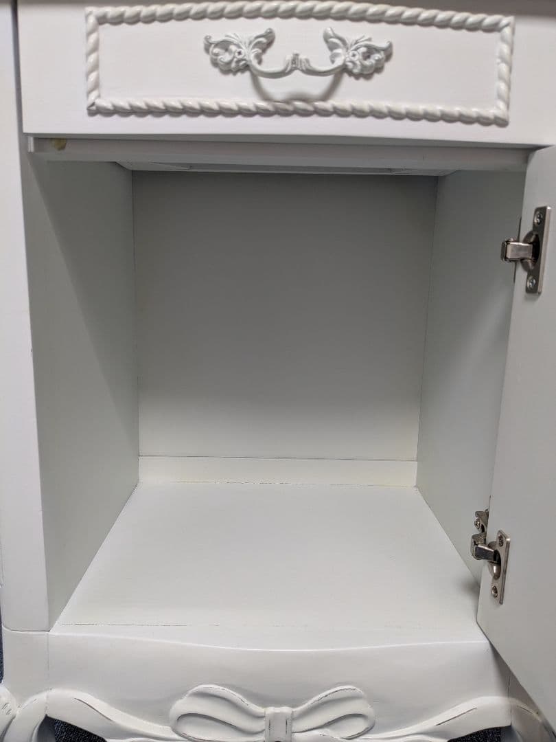 Rubanchou吉川ひなのリュバンシュ サイドチェスト テーブル直接引取り歓迎