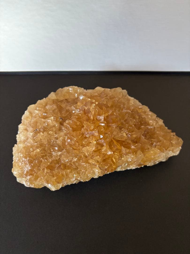 ハニーカルサイト　クラスター　791g 高周波石　癒し　元気カラー　天然石