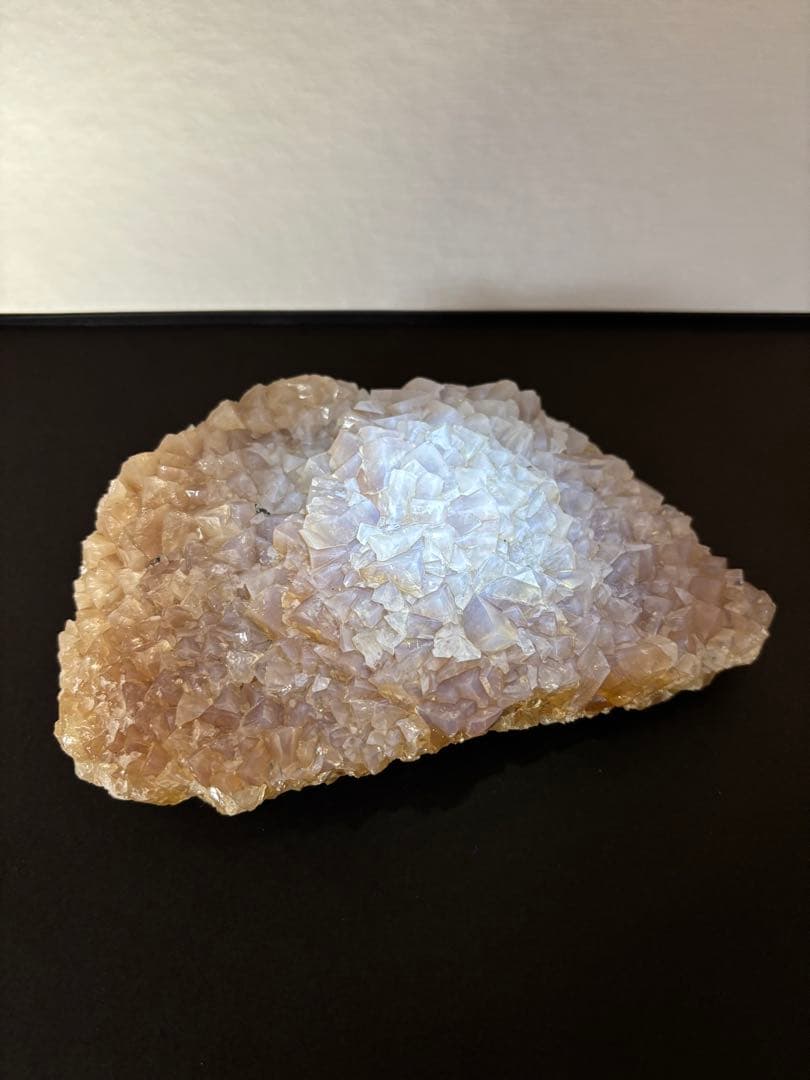 ハニーカルサイト　クラスター　791g 高周波石　癒し　元気カラー　天然石