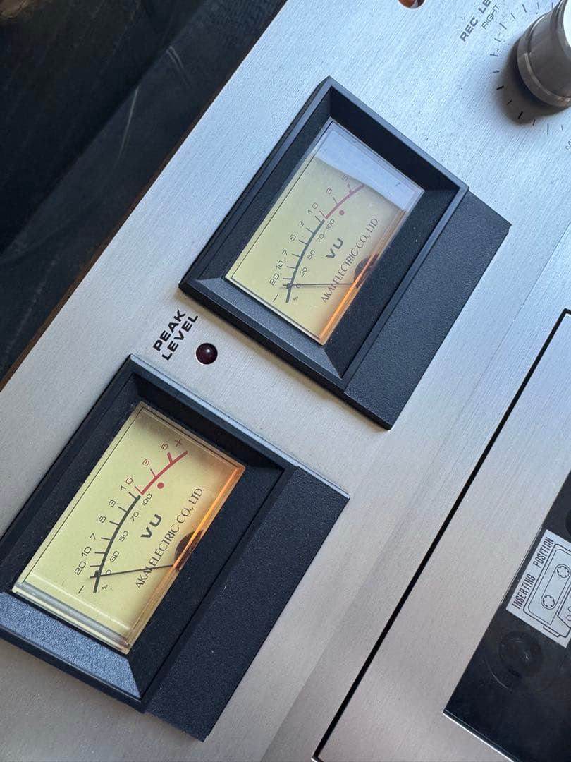 1127 AKAI カセットデッキ VUメーター付き