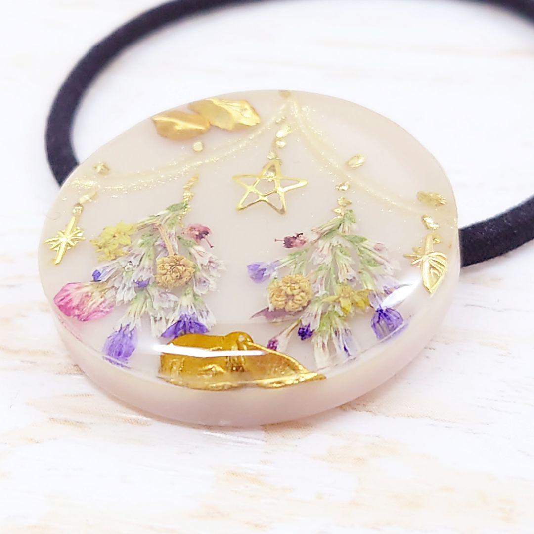 スワッグ✿ガーランドのヘアゴム ベージュ ハンドメイド クリスマス レジン お花