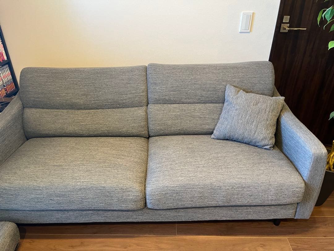 【送料込み】ニトリ 3人掛けソファ オットマン ヘッドレスト×2 クッション付き