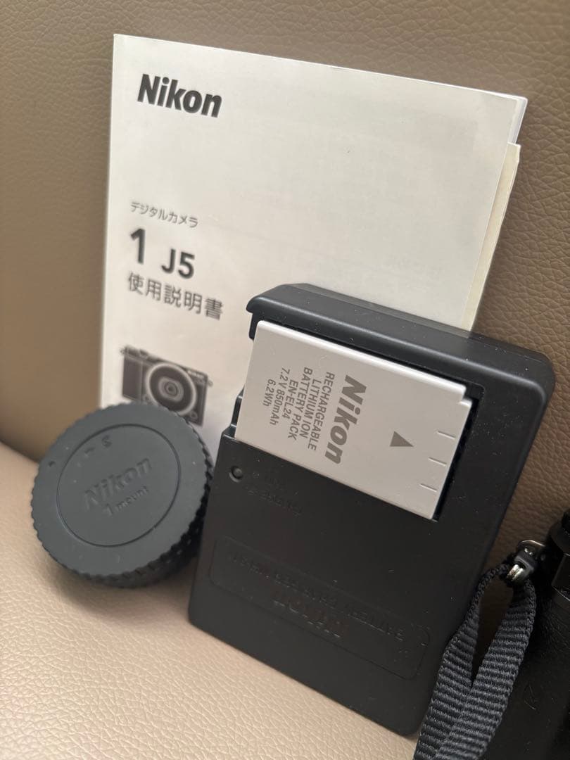 Nikon 1 J5 ミラーレス カメラ 本体と付属品 未使用品 デジカメ 一眼
