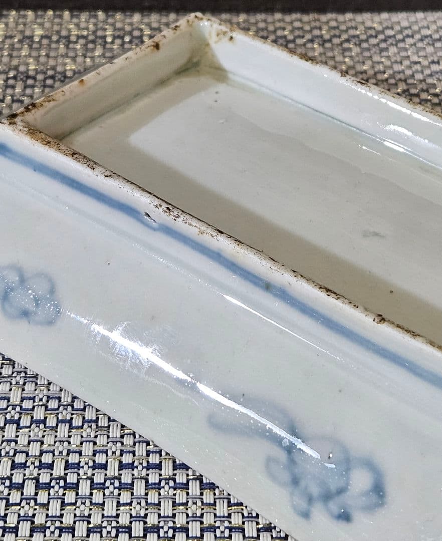 江戸時代後期　古伊万里　錦手　金彩色絵　木の実に羊歯唐草文　田に藁の図　長皿