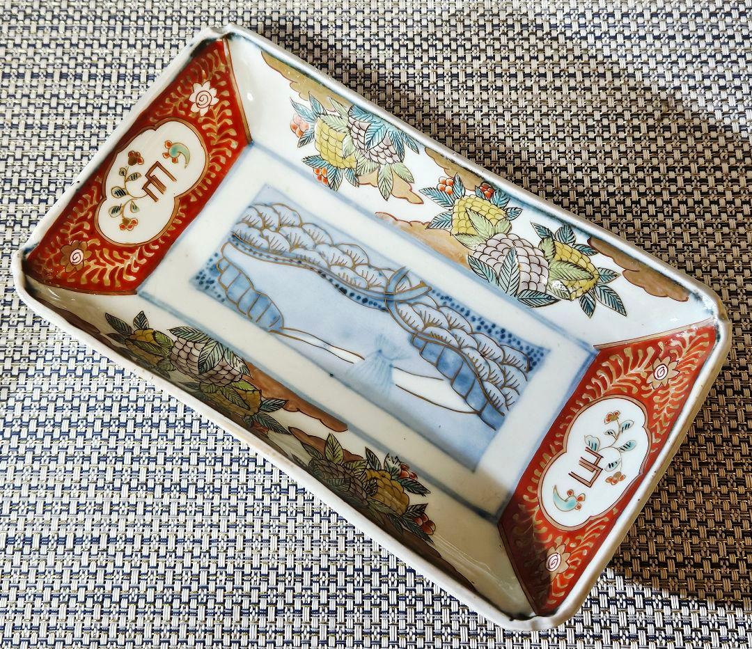 江戸時代後期　古伊万里　錦手　金彩色絵　木の実に羊歯唐草文　田に藁の図　長皿