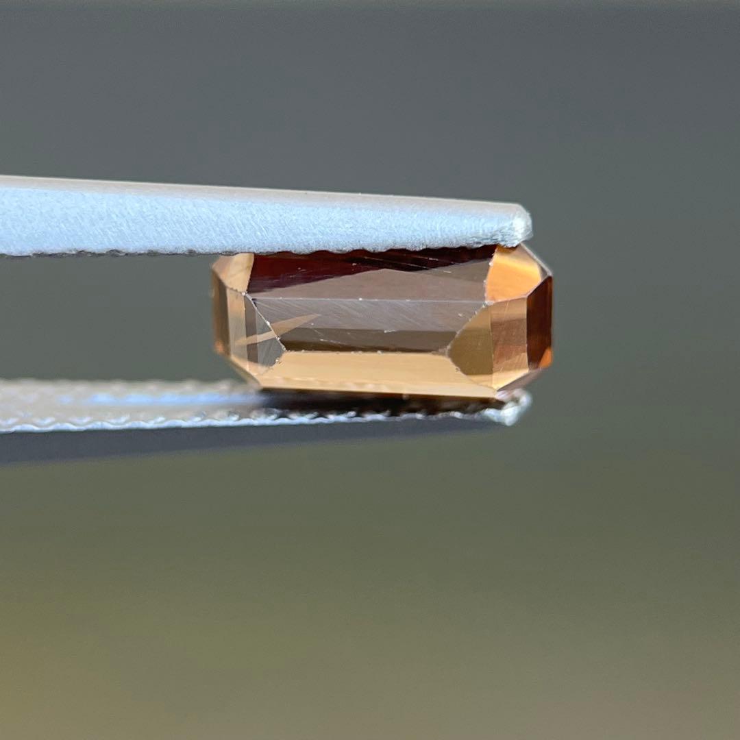 スリランカ産非加熱天然ジルコンルース