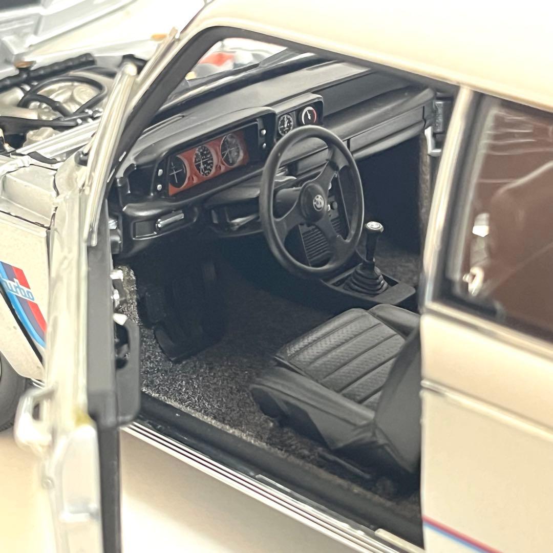 AUTO art 1/18  2002TURBO シルバー (一部破損有り