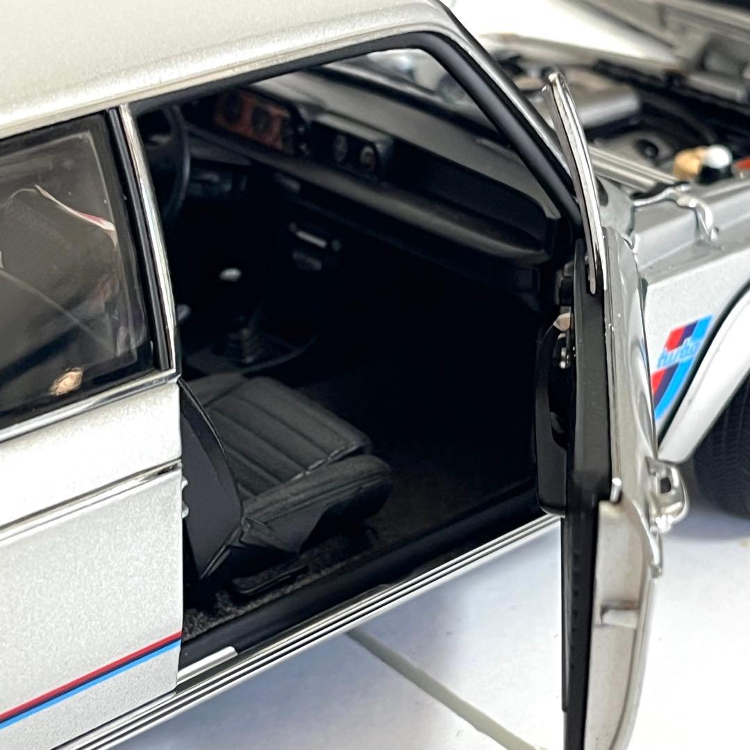 AUTO art 1/18  2002TURBO シルバー (一部破損有り