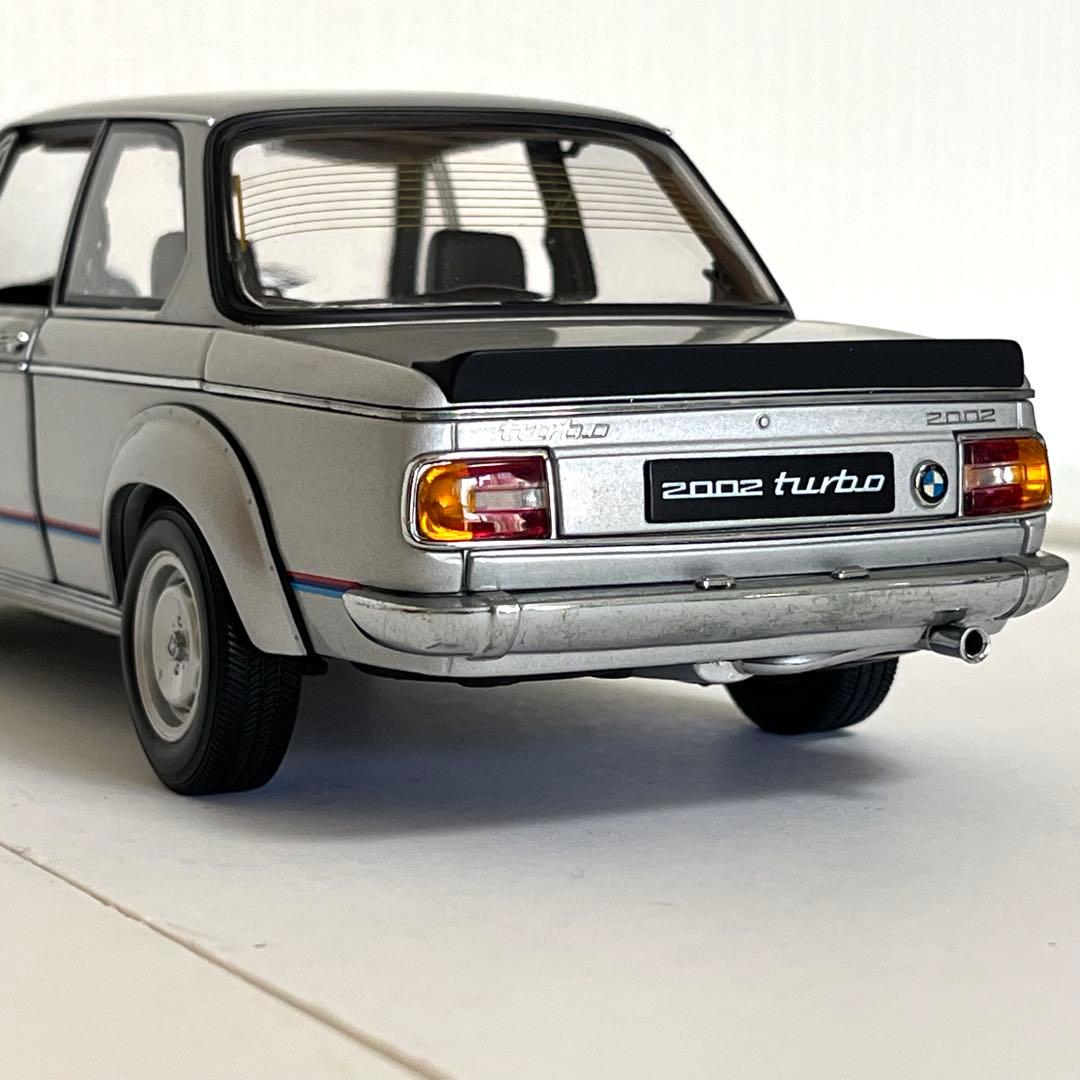 AUTO art 1/18  2002TURBO シルバー (一部破損有り
