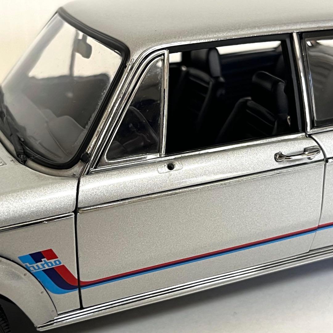 AUTO art 1/18  2002TURBO シルバー (一部破損有り