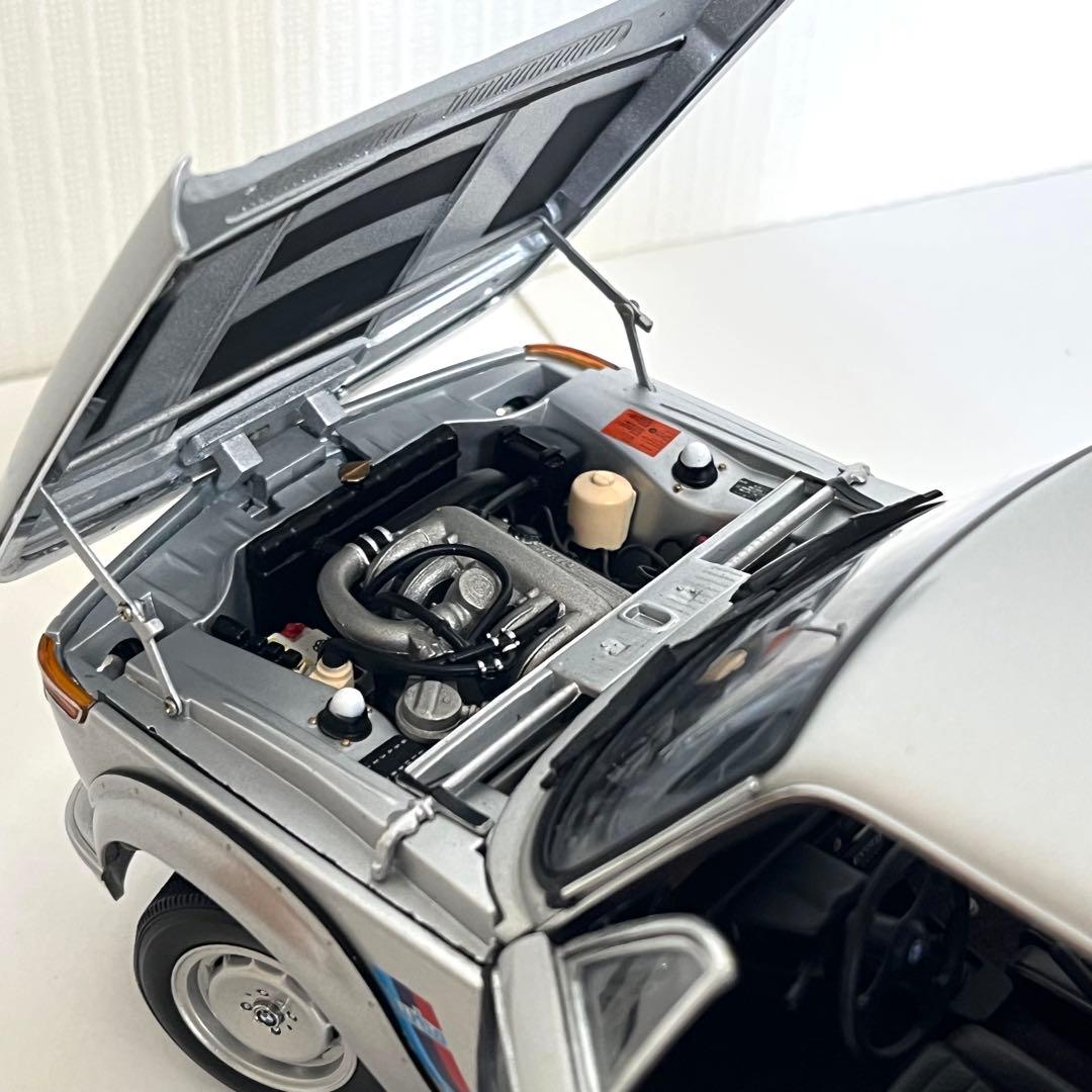 AUTO art 1/18  2002TURBO シルバー (一部破損有り