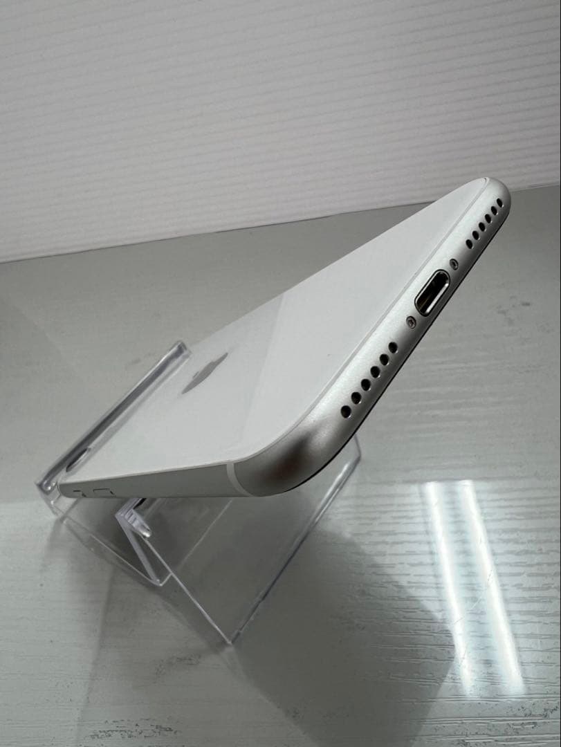 美品　iPhone SE2 64GB ホワイト　SIMフリー