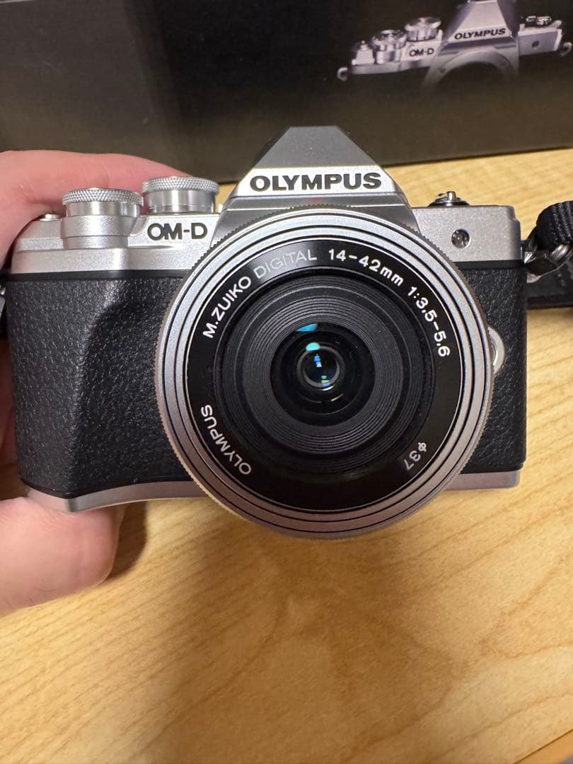 OLYMPUS OM-D E-M10 Mark III 箱　付属品あり