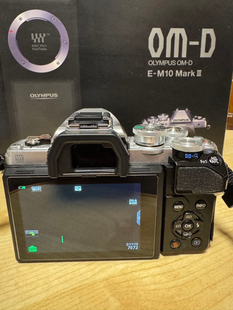 OLYMPUS OM-D E-M10 Mark III 箱　付属品あり