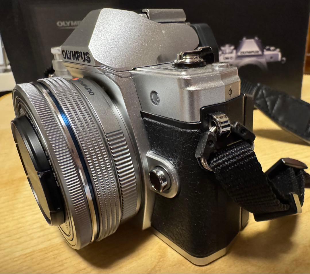 OLYMPUS OM-D E-M10 Mark III 箱　付属品あり