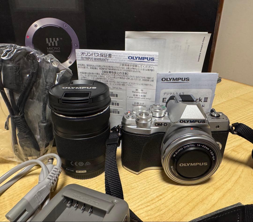 OLYMPUS OM-D E-M10 Mark III 箱　付属品あり