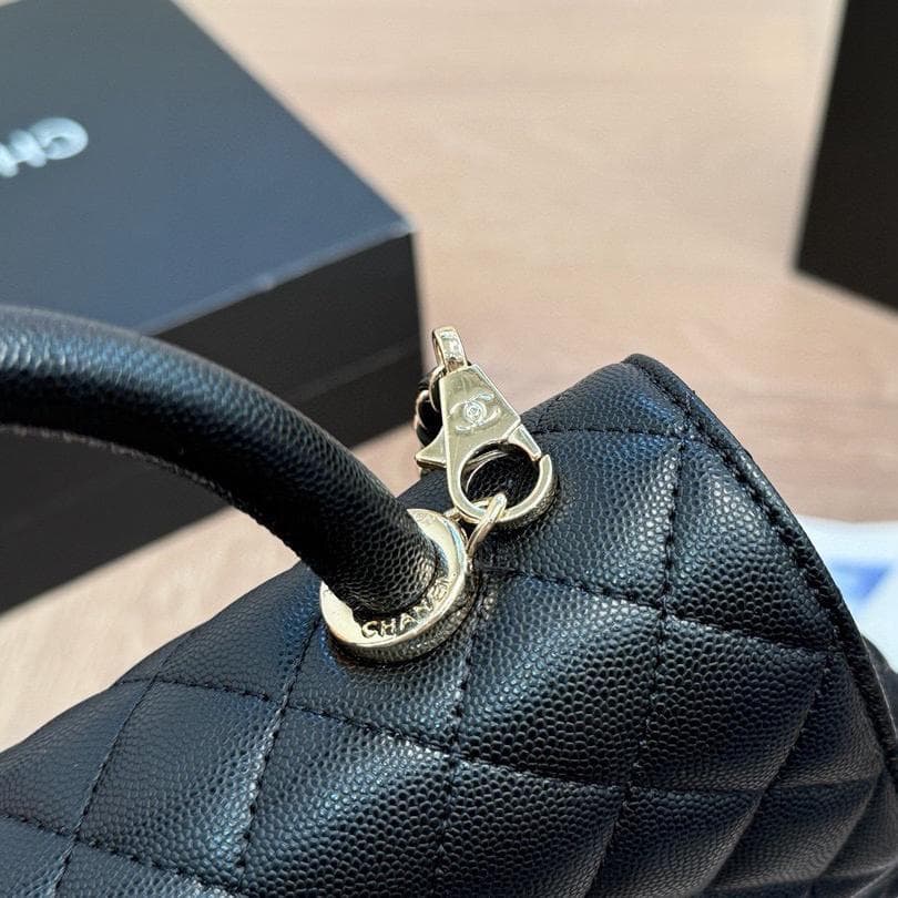 Coco Handle 24 ブラック ショルダーバッグ