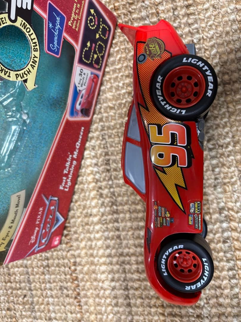 カーズ、ディズニー正規版ライトニング・マックィーン