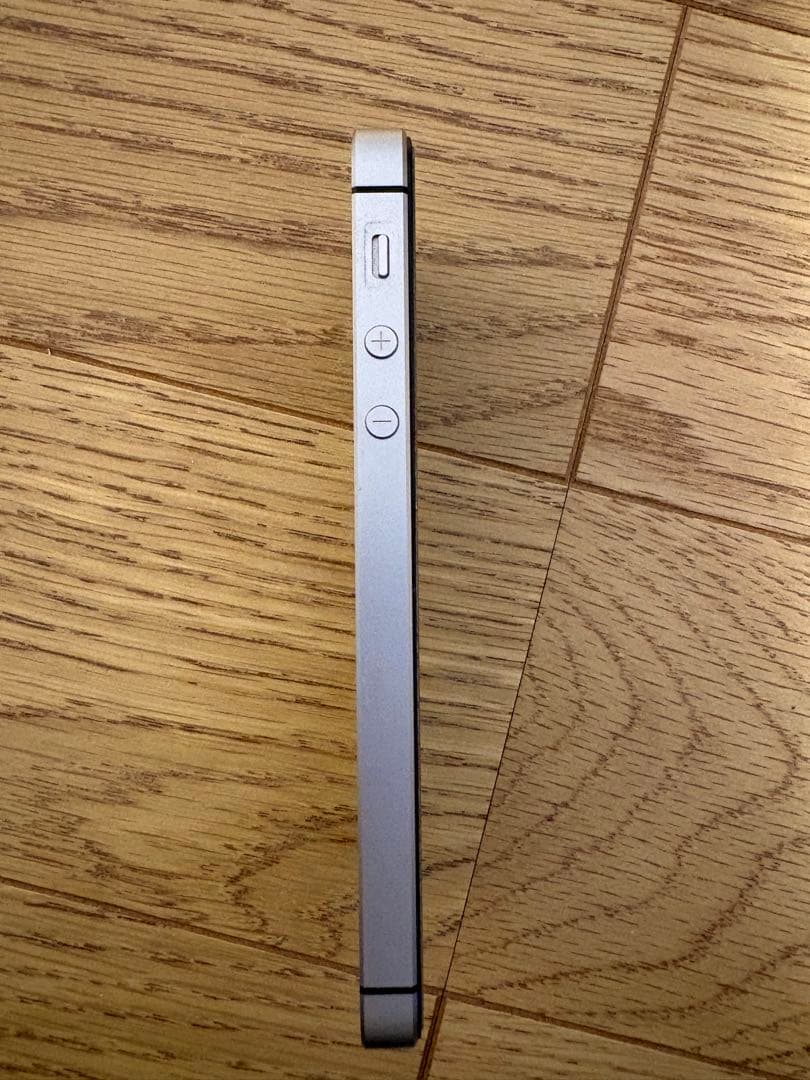iPhone SE 第1世代 64GB スペースグレイ　SIMフリー