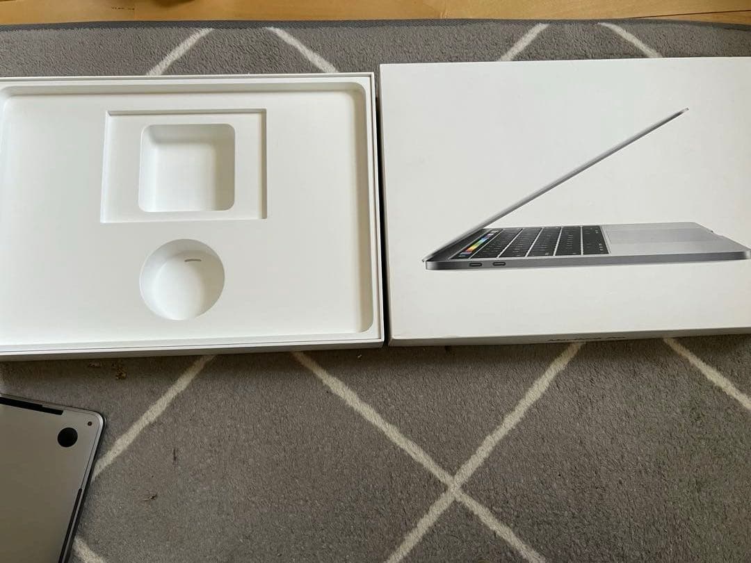 MacBook Pro 13インチ 2016 TouchBar液晶不具合ジャンク