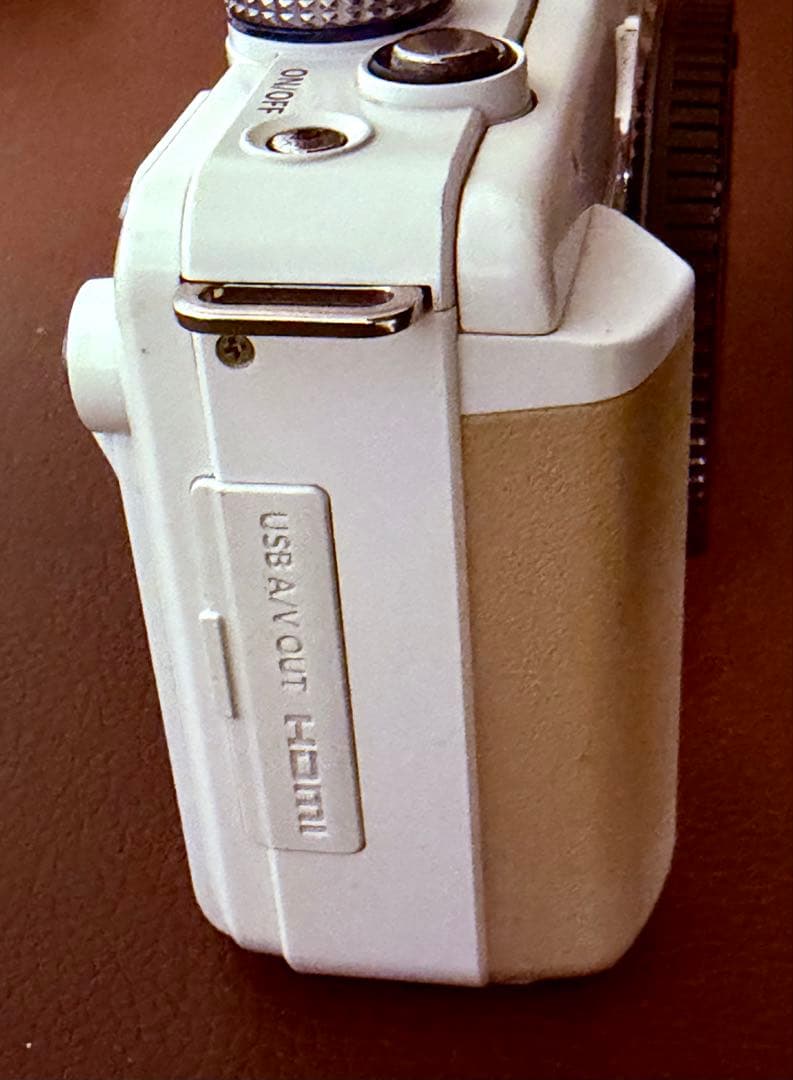 R*o様 OLYMPUS　PEN　Lite　E-PL1　ボディ　ホワイト　ミラー