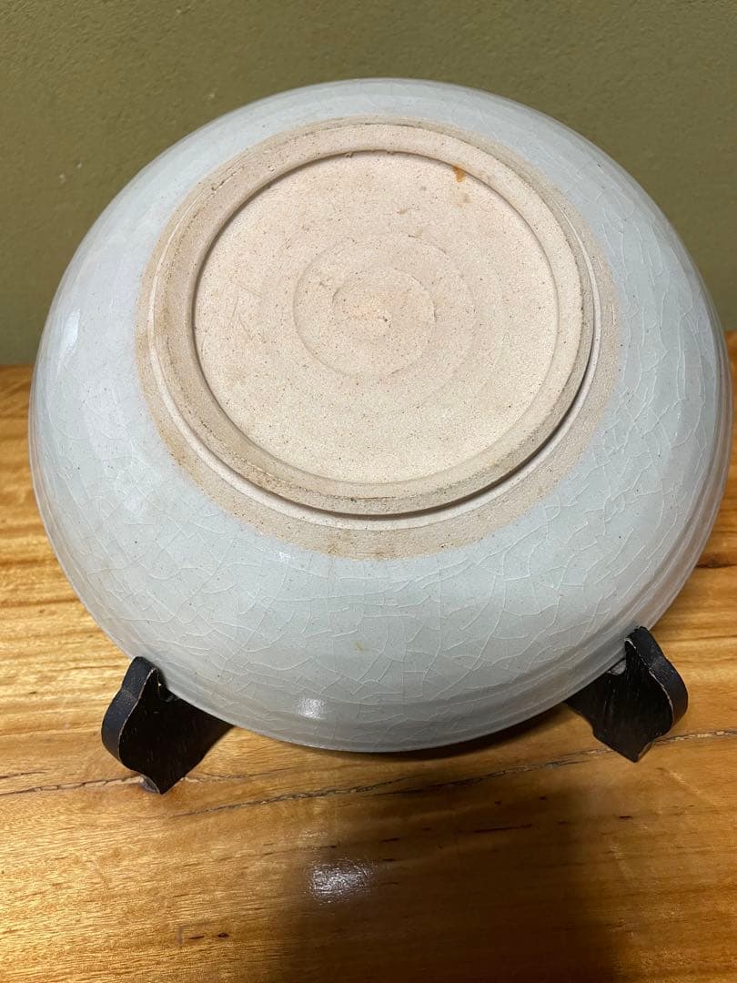 青い陶器のボウル