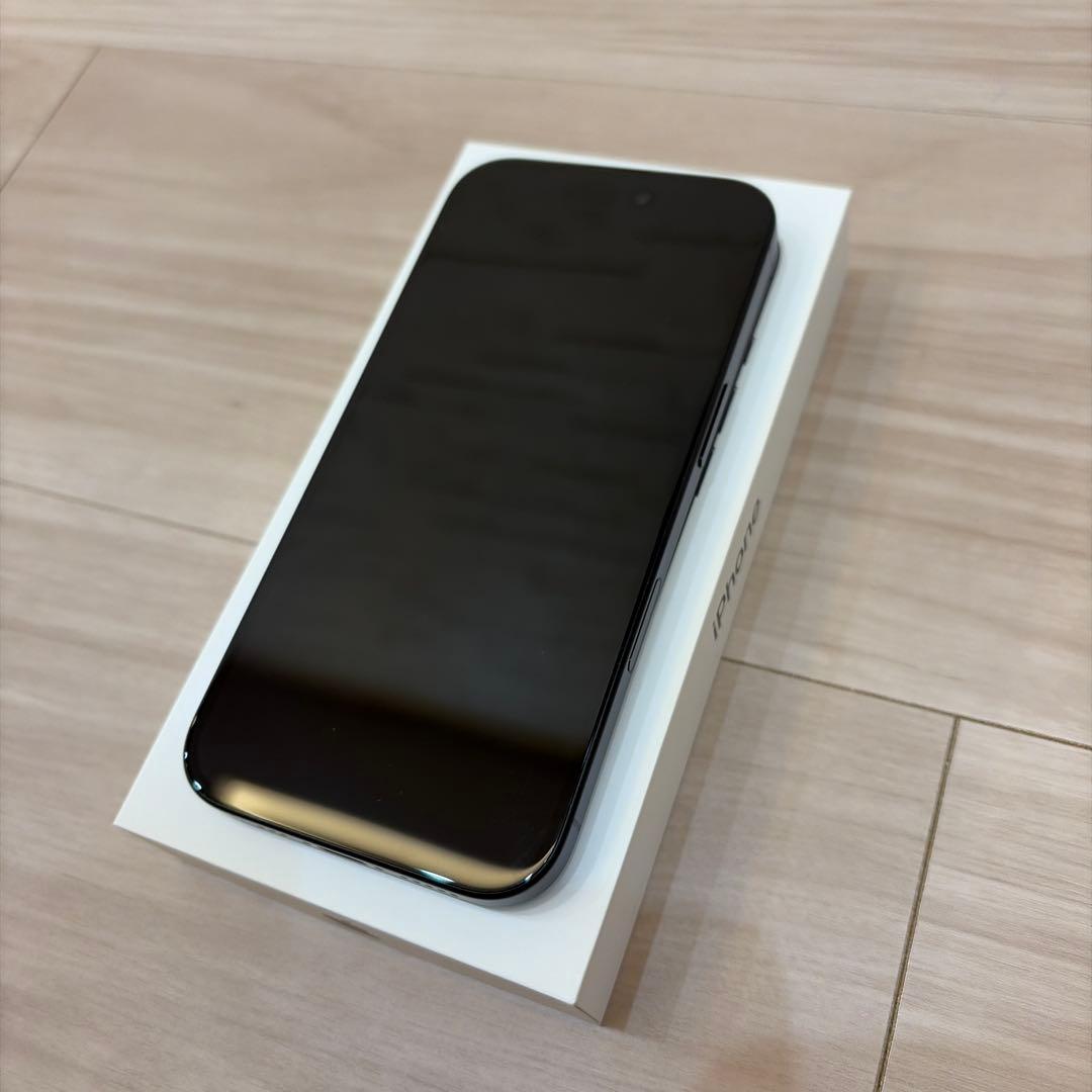 【極美品】iPhone16 128GB ブラック（黒）SIMフリー