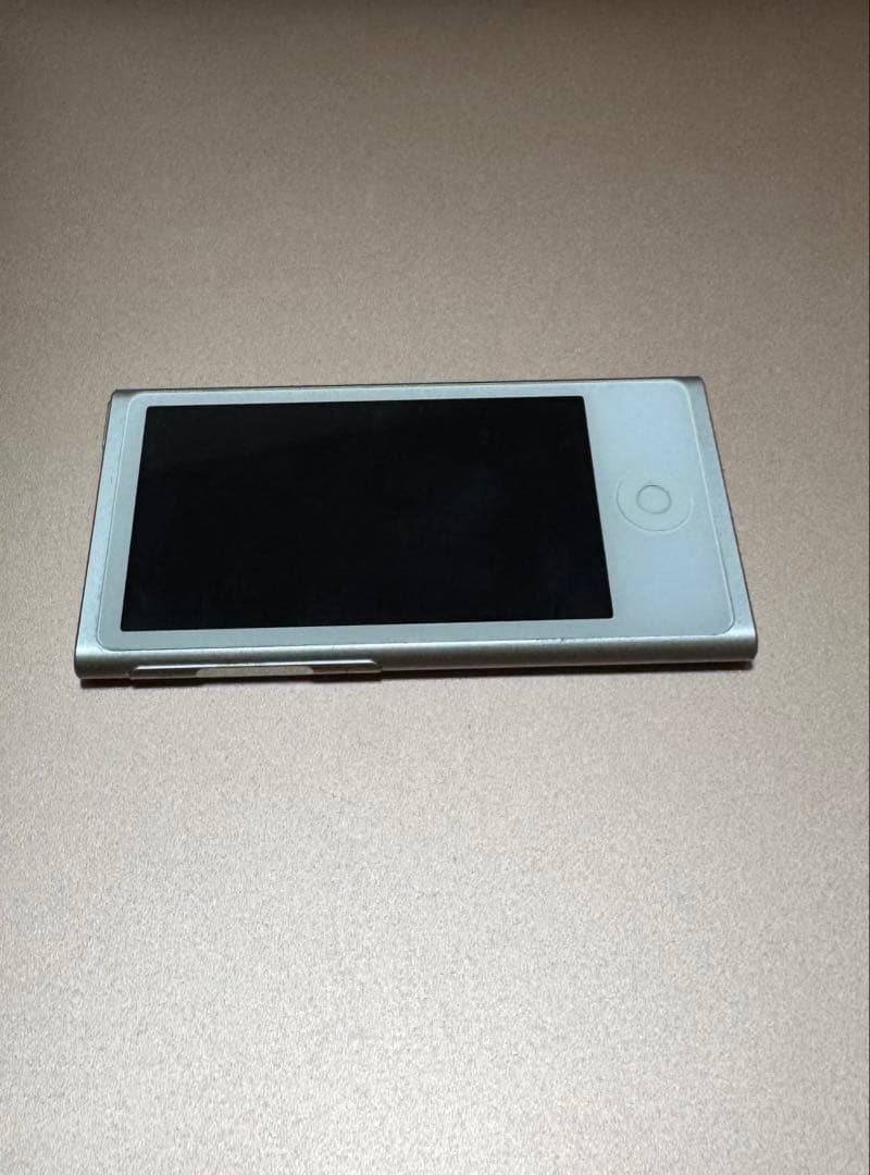 Apple iPod nano 第7世代　シルバー