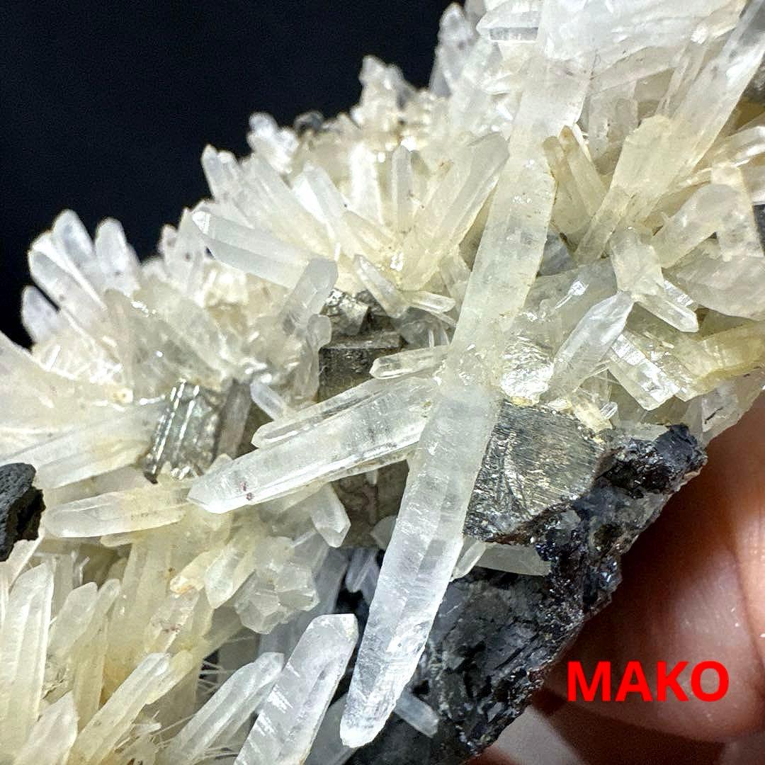 M1782☆パイライト共生水晶クラスター1.1Kg☆尾太鉱山産☆N50803