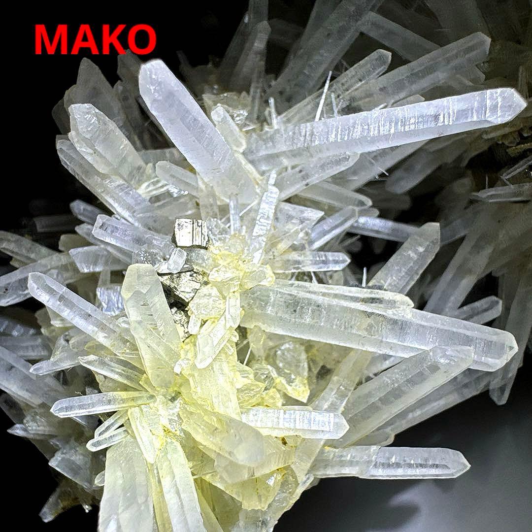 M1782☆パイライト共生水晶クラスター1.1Kg☆尾太鉱山産☆N50803
