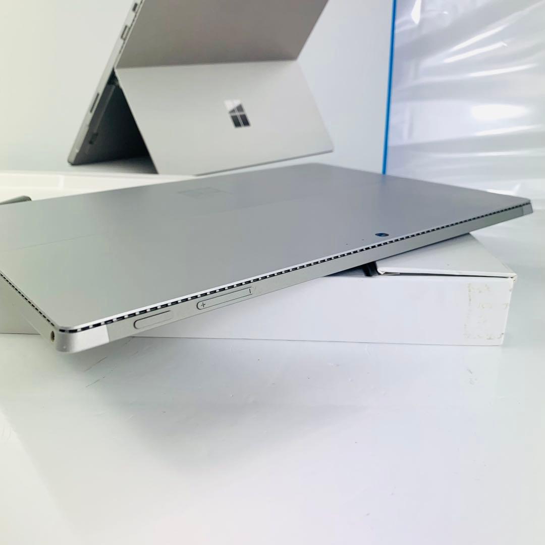 【美品】Surface Pro 4 Core i5 / 8GB / 256GB