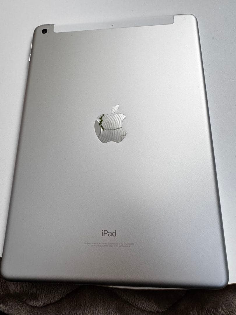 【ソフトバンク】iPad 第5世代　32GB シルバー