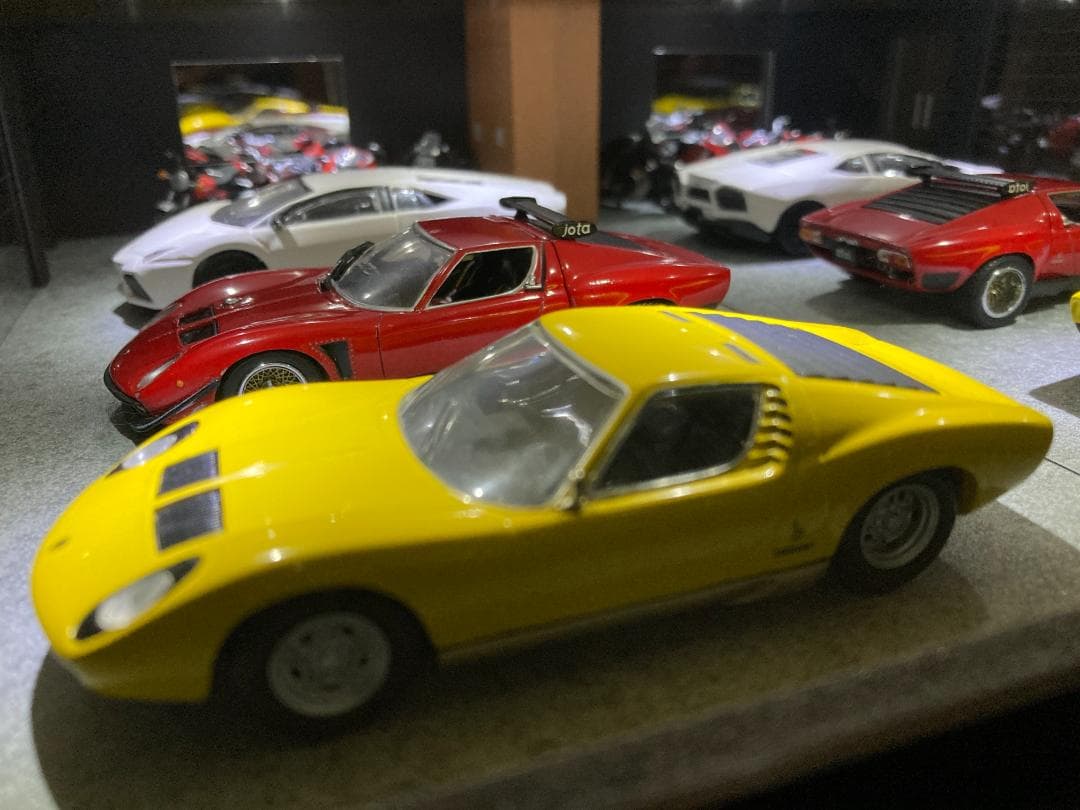 ミニカー用ジオラマ：1/43 リビングタイプガレージ（窓＆クローゼット）