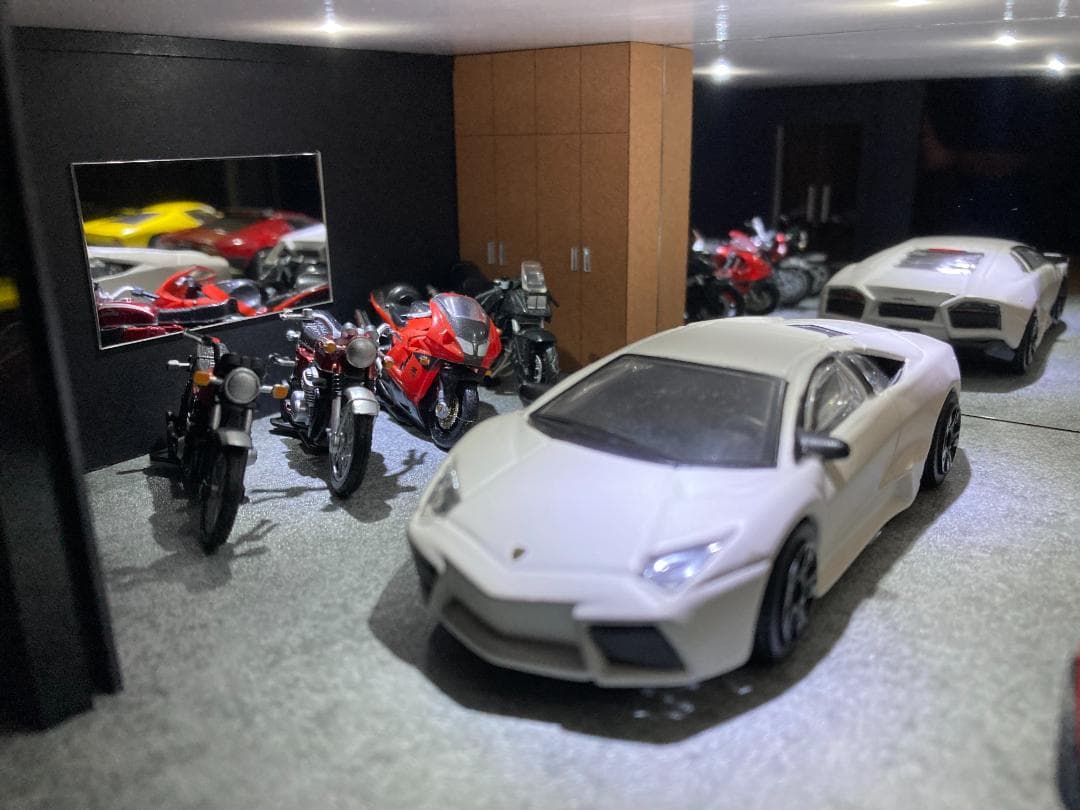 ミニカー用ジオラマ：1/43 リビングタイプガレージ（窓＆クローゼット）