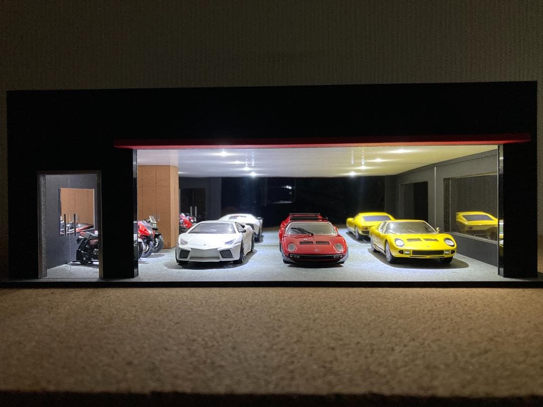 ミニカー用ジオラマ：1/43 リビングタイプガレージ（窓＆クローゼット）