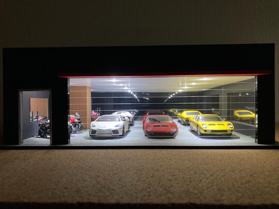 ミニカー用ジオラマ：1/43 リビングタイプガレージ（窓＆クローゼット）