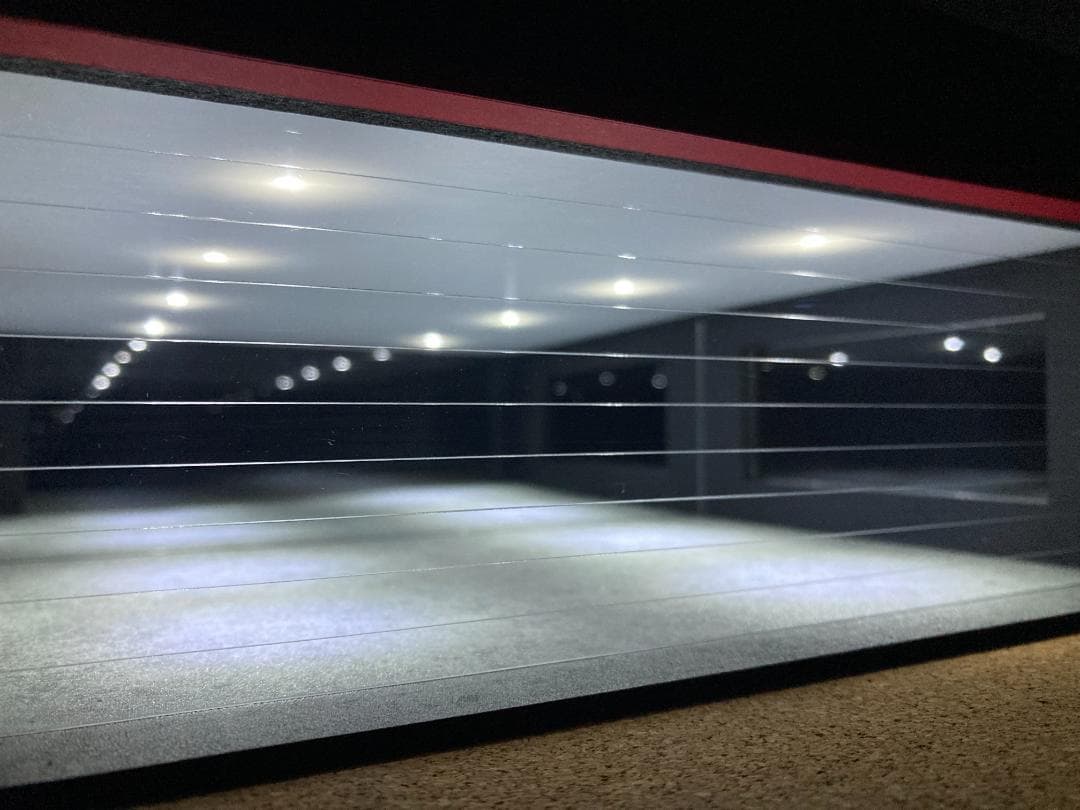 ミニカー用ジオラマ：1/43 リビングタイプガレージ（窓＆クローゼット）